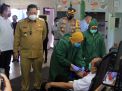 Plt Wali Kota Surabaya Whisnu Sakti Buana saat meninjau kegiatan donor plasma di PT SIER