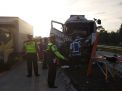 Kabin truk semen ringsek setelah menabrak dump truk di Jalan Tol Gempol-Pasuruan