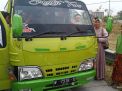 Mobil Elf yang mengangkut rombongan dari Lumajang serempet bus