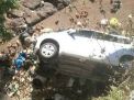 Mobil Terjun Bebas ke Jurang Sedalam 6 Meter di Probolinggo, 3 Orang Terluka
