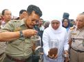 Mentan Syahrul Yasin Limpo dan Gubernur Khofifah saat melepas ekspor komoditas pertanian Jatim di Depo Jangkar, Pelabuhan Tanjung Perak Surabaya