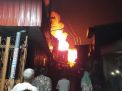 Gudang di Jalan Simolawang III, Surabaya yang terbakar
