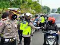 Hari Lalu Lintas Bhayangkara ke-65 di Surabaya: Bagi Masker & Sembako