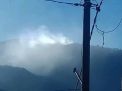 Asap tampak mengepul dari titik kebakaran di Gunung Arjuno-Welirang