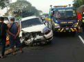 Mobil Toyota Rush kecelakaan di Tol Sidoarjo