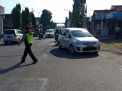 Polisi mengurai penumpukan kendaraan di Ponorogo