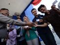 Penyerahan SIM gratis bagi warga Surabaya