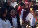 Megawati nyekar ke makam ayahnya Bung Karno di Blitar