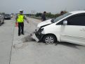 Toyota Innova mengalami kecelakaan di Tol Gempol-Pasuruan