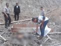 Proses evakuasi jenazah korban yang ditemukan tinggal kerangka