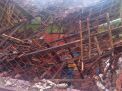 Atap sekolah TK PKK Pertiwi di Probolinggo yang ambruk