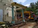 Alat berat hancurkan rumah pasutri di Trenggalek