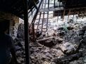 Tanah longsor menyebabkan dapur rumah Kakek Bonasir rusak