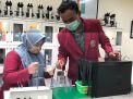 Dua mahasiswa UMSurabaya buat alat sterilisasi barang belanjaan