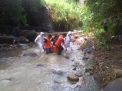 Mayat Perempuan Telanjang Ditemukan Tersangkut Batu di Sungai