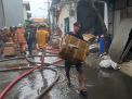 Gudang Barang Pecah Belah di Surabaya Terbakar, Terdengar 3 Kali Suara Ledakan