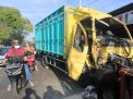 3 Kendaraan Tabrakan Beruntun di Ponorogo, Seorang Sopir Truk Terjepit