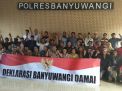 Foto bersama saat Deklarasi Banyuwangi Damai dengan sejumlah elemen masyarakat di ruang Rupatama Polres.