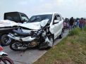 Mobil Toyota Avanza yang mengalami kecelakaan di Jombang