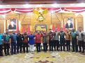 Pertemuan Gubernur Papua dan Khofifah di Grahadi