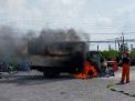 Kecelakaan di JIIPE Gresik, Pemotor Pria Tewas dan Truk Boks Hangus Terbakar