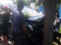 Mobil Innova yang tabrak pohon di Probolinggo