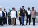 Presiden Jokowi saat meresmikan Tol Trans Jawa di intercange Bandar KM 671, Jombang, Jawa Timur, Kamis (20/12/2018)