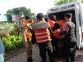 Jenazah pria berompi juru parkir dibawa ke Kamar Mayat RSU dr Soetomo, Surabaya