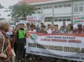 Laskar Suramadu Jawara menggelar aksi damai di depan Mapolrestabes Surabaya menuntut penghina Wali Kota Risma ditangkap