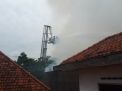 Kantor Advokat di Surabaya Terbakar, Bronto Skylift Diterjunkan