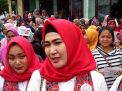 Ketua Relawan Perempuan Tangguh Jokowi (Pertiwi) Jatim, Lita Machfud Arifin saat menyapa emak-emak di Malang