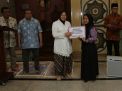 Karyawan Pemkot Surabaya Urunan Beri Beasiswa ke 33 Pelajar
