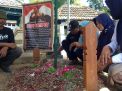 Ratusan Sobat Ambyar Berziarah ke Makam Didi Kempot di Ngawi
