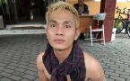 Pelaku Riski saat diamankan di Mapolsek Tegalsari, Surabaya