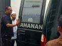 Heru Ivan Wijaya, mantan pentolan HTI Mojokerto saat digiring masuk ke mobil tahanan Kejari Kabupaten Mojokerto