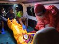 Proses evakuasi mayat wanita yang ditemukan di jurang Gajahmungkur, Pacet, Mojokerto
