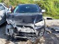 Mobil Mitsubishi Outlander rusak bagian depan setelah tabrak pembatas Jalan Tol Pandaan-Malang