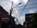 Lampu PJU yang disebut dipasang Pemkot Surabaya di Menur V, Sukolilo setelah warga mengeluh ke Eri