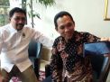 Bupati Lumajang Thoriqul Haq saat ngevlog bareng Machfud Arifin di Surabaya