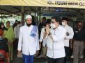 Calon Wali Kota Surabaya Machfud Arifin saat menyapa warga di Kedung Baruk, Rungkut