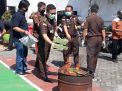 Pemusnahan barang bukti di Kejaksaan Negeri Tanjung Perak, Surabaya