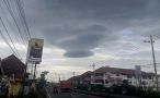 Penampakan awan lenticular di langit Pasuruan yang diabadikan warga