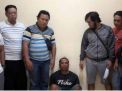 DB (duduk), spesialis pencuri motor petani di Situbondo saat ditangkap