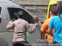 Aksi Polisi di Situbondo Hadang Mobil Travel yang Dibawa Kabur Pencuri