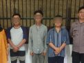 Tiga pengedar sabu saat diamankan di Mapolrestabes Surabaya