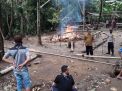 Polisi memusnahkan sarana judi sabung ayam di Banyuwangi