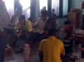 Beberapa dari penumpang KM Santika Nusantara yang selamat di daratan Pulau Masalembu, Sumenep, Madura