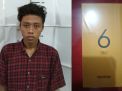 Pelaku dan HP milik pelajar yang dirampas diamankan di Mapolsek Semampir, Surabaya