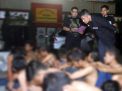 Puluhan remaja anggota dua geng di Surabaya diamankan di Mapolres Pelabuhan Tanjung Perak, 1 September 2019
