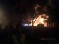 Polsek Tambelangan, Sampang, Madura dibakar massa (foto: Istimewa)